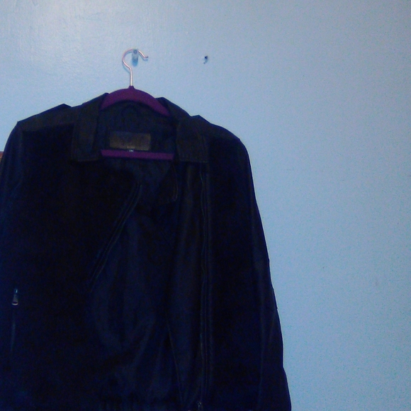 I am selling a fur leather jackets - Picture 2 of 5